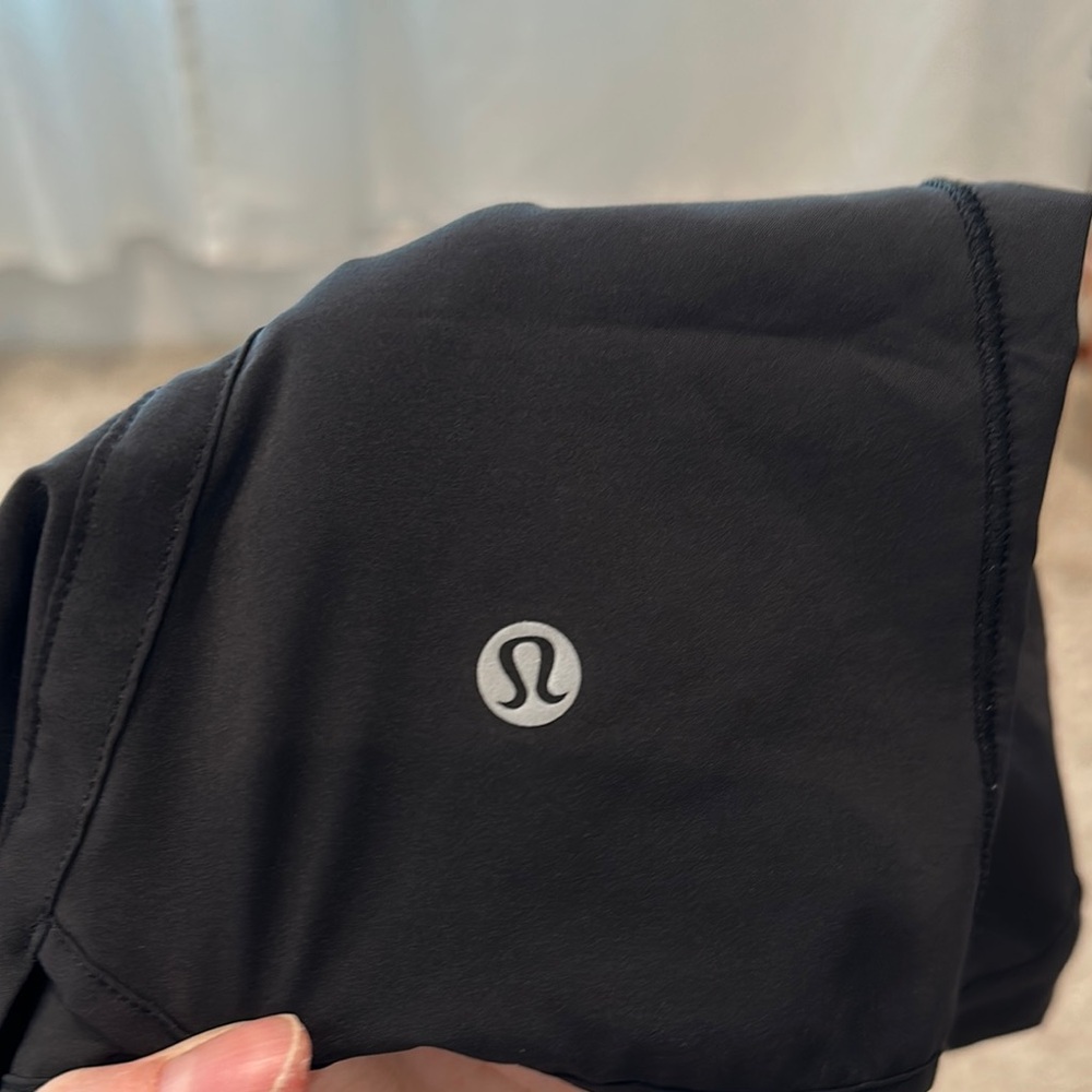 Lululemon Track That 5” Short Black lined  FANTASTIC CONDITION - Picture 4 of 10